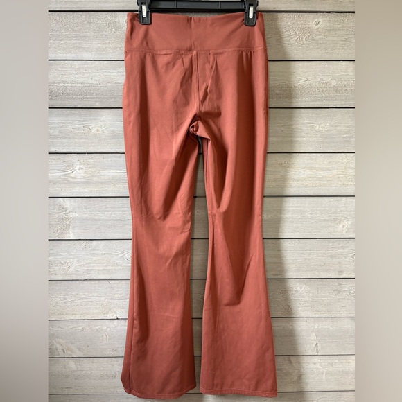 PacSun Land Rover Flare Leggings - Picture 2 of 3